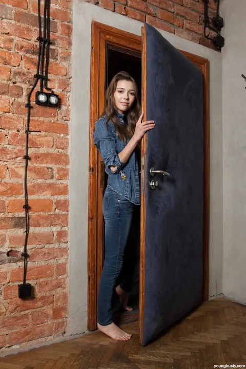 Mila Azul: Slim Ukrainian Brunette Unbuttons Her Jeans and Spreads Her Shaved Pussy – photo 1 of 21