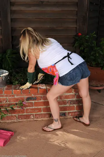 Curvy Blonde MILF Shows Her Pierced Pussy Outdoors