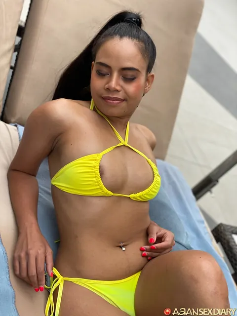 Petite Latina Strips Out of Her Bikini at the Pool – photo 3 of 21