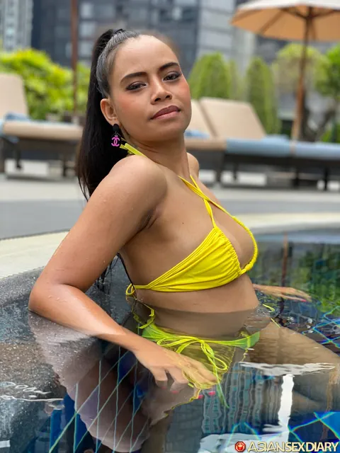 Petite Latina Strips Out of Her Bikini at the Pool – photo 20 of 21