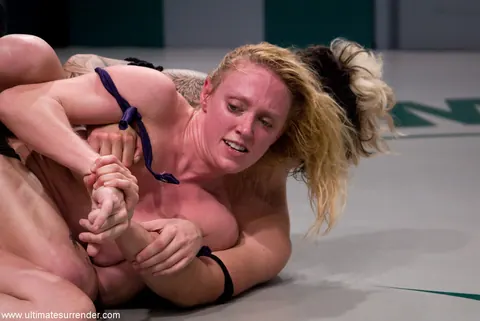 Dee Williams: Two MILFs Kiss and Lick Pussies in Bondage at the Gym – photo 14 of 21