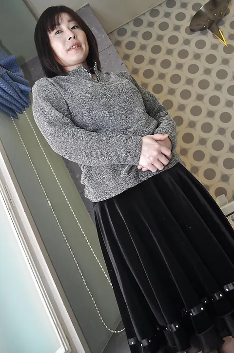 Japanese BBW Undresses and Shows Her Hairy Pussy – photo 2 of 16