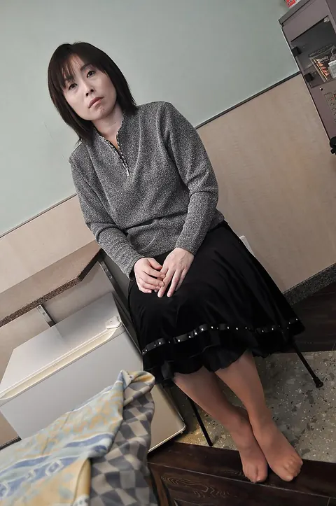 Japanese BBW Undresses and Shows Her Hairy Pussy – photo 1 of 16