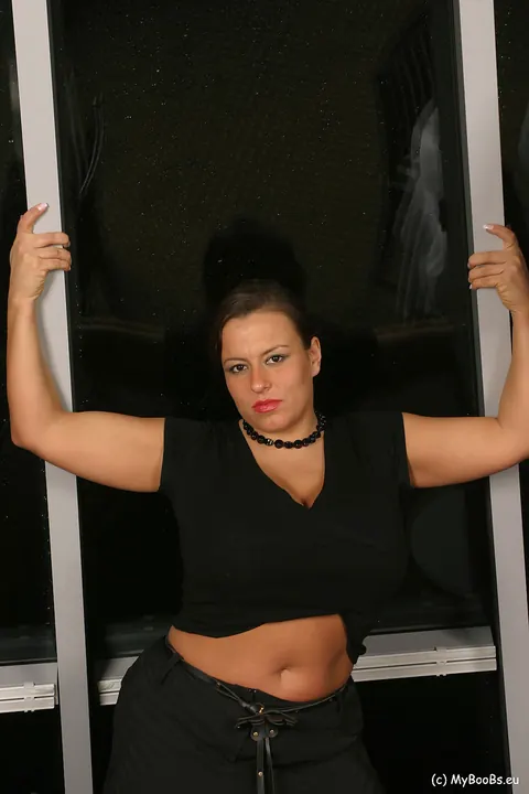Aneta Buena: Curvy European MILF Unhooks Her Bra and Shows Her Big Natural Tits – photo 7 of 16
