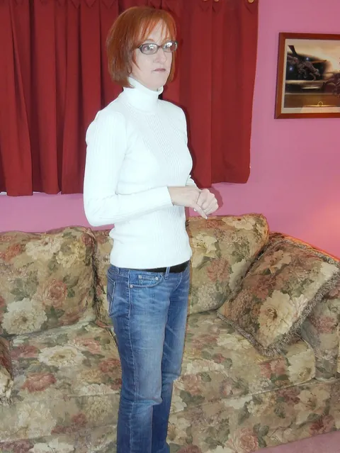 Layla Redd: Redhead in Glasses Strips Out of Her Jeans at the Casting – photo 3 of 20
