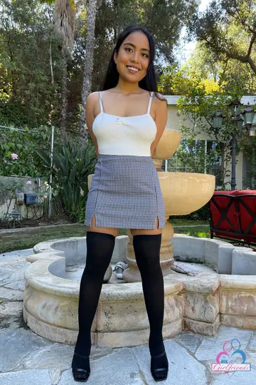 Luna Mills – Petite Asian Brunette Undresses and Spreads Outdoors