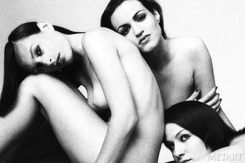 Woman Undresses Fully in Glamour Photo Series – photo 13 of 20