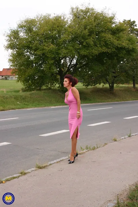 Curvy Mature Redhead Rides Driver in Moving Cab – photo 6 of 21