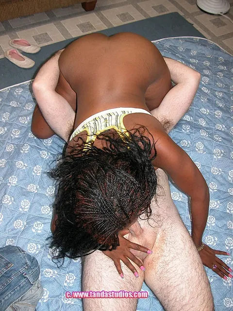 Ebony MILF Undresses for Pussy Licking and Sex – photo 8 of 20