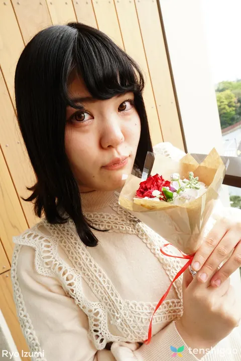Japanese Brunette Holds a Bouquet in a Skirt – photo 11 of 15