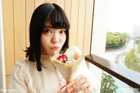 Japanese Brunette Holds a Bouquet in a Skirt – photo 14 of 15
