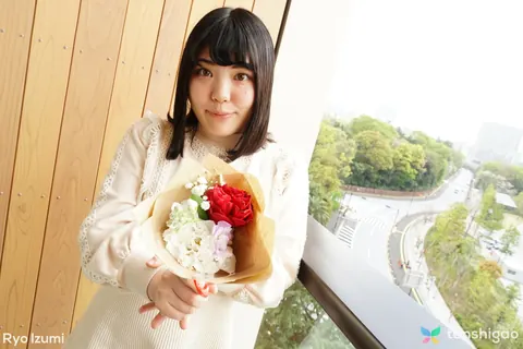 Japanese Brunette Holds a Bouquet in a Skirt – photo 4 of 15