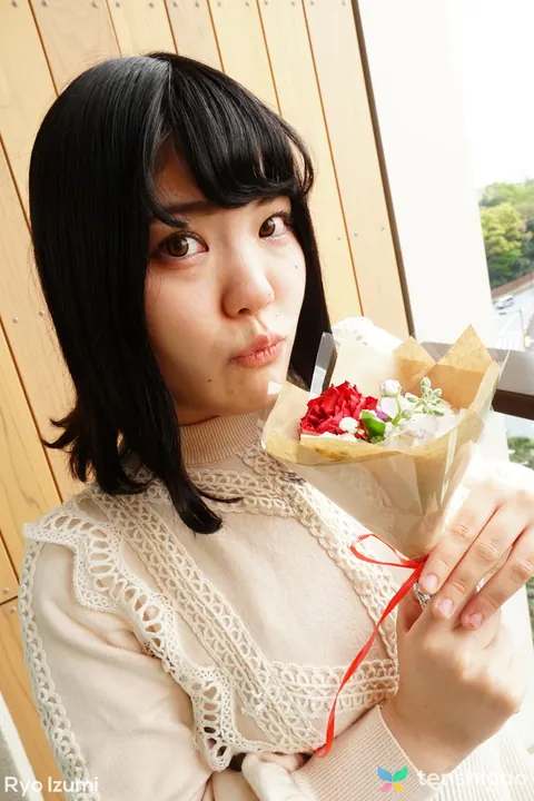 Japanese Brunette Holds a Bouquet in a Skirt – photo 9 of 15