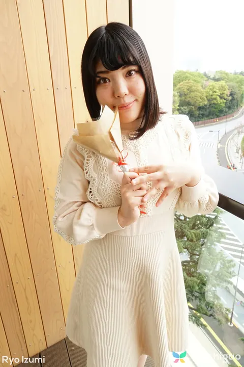 Japanese Brunette Holds a Bouquet in a Skirt – photo 3 of 15