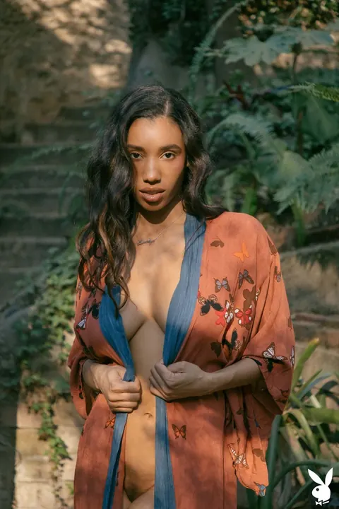 Ebony Babe Bares Her Big Tits in the Forest – photo 20 of 20