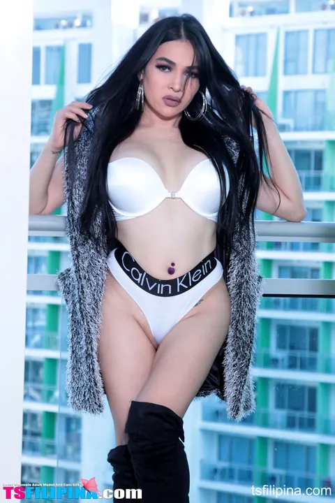 Busty Trans Woman Poses in Lingerie and Boots – photo 9 of 15