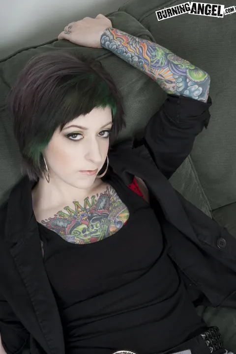 Miss Genocide: Short-Haired Brunette in Fishnets Fingers Both Holes – photo 2 of 17