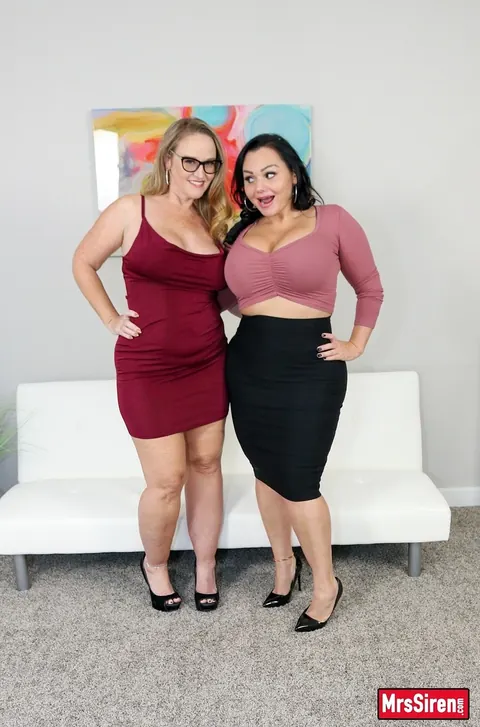 Betty Bang: Busty Blonde and Thick Brunette Peel Down Their Panties and Kiss – photo 9 of 20