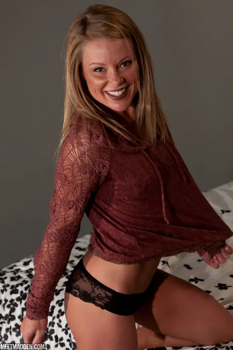Meet Madden: Slim Blonde MILF Strips Off Her Shorts and Lingerie to Show Her Ass – photo 8 of 15