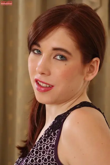 Geyshila Kort – Curvy Redhead Keeps High Heels On While Fingering Her Shaved Pussy