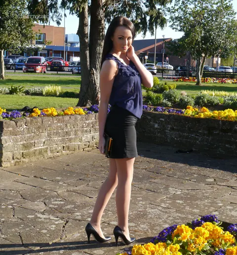 Brunette Adjusts Heels and Spreads Her Legs Outdoors – photo 15 of 16