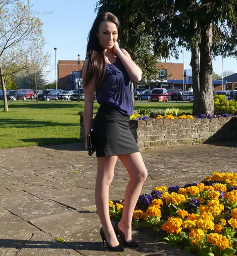 Brunette Adjusts Heels and Spreads Her Legs Outdoors – photo 11 of 16