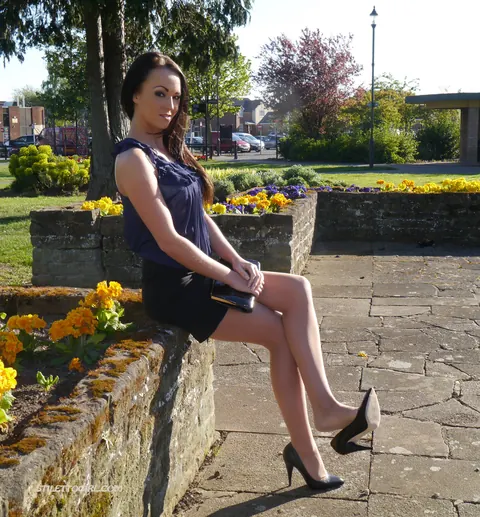 Brunette Adjusts Heels and Spreads Her Legs Outdoors – photo 3 of 16