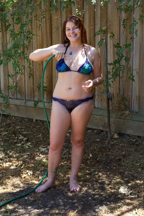 Chubby Redhead Strips Off Her Bikini and Sprays Curves with Hose Outdoors – photo 6 of 21