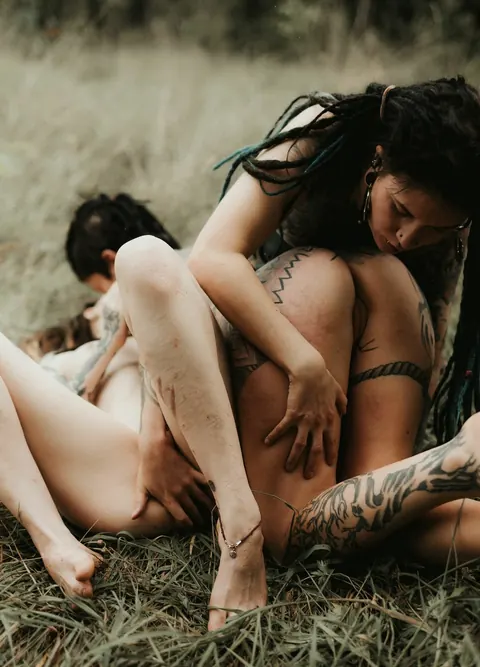 Three Tattooed Women Kiss and Lick Pussy Outdoors – photo 1 of 16