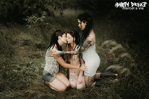 Three Tattooed Women Kiss and Lick Pussy Outdoors – photo 12 of 16