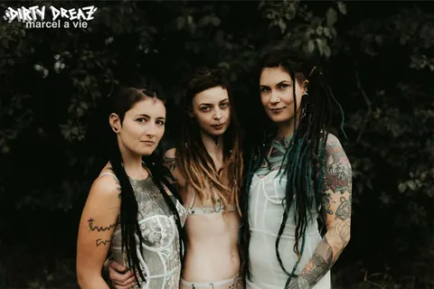 Three Tattooed Women Kiss and Lick Pussy Outdoors – photo 4 of 16