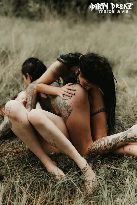 Three Tattooed Women Kiss and Lick Pussy Outdoors – photo 5 of 16