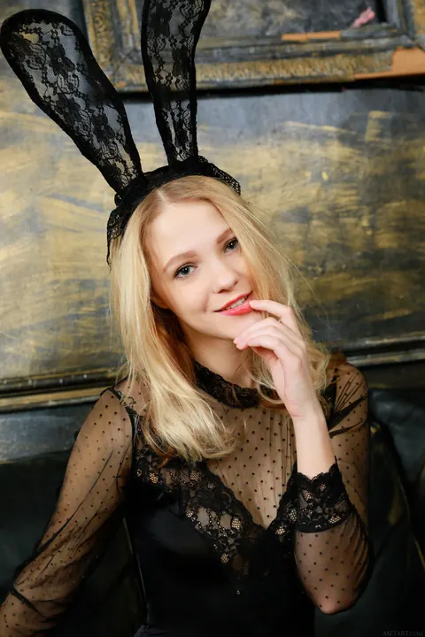 Mia Chance: Tall Russian Blonde Spreads Her Pussy – photo 2 of 21