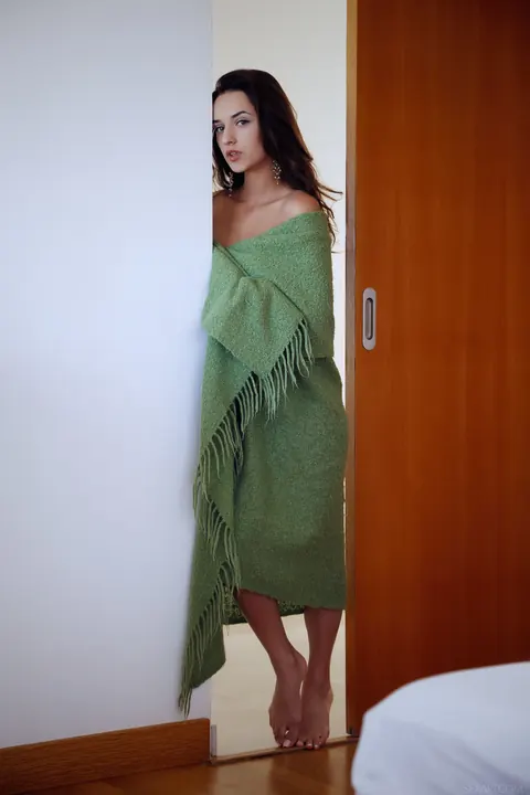 Gloria Sol: Ukrainian Brunette Spreads Her Pussy and Ass on the Bed – photo 1 of 21