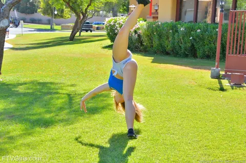 Cara Stone: Blonde PAWG Flashes Her Ass Outdoors Then Uses a Dildo at the Gym – photo 3 of 15