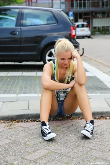 Petite Blonde Fucks a Stranger Outdoors