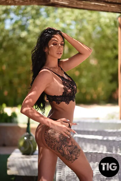 Anya Leigh: Thick British Brunette Shows Off Her Big Tits and Tattoos Outdoors – photo 10 of 21