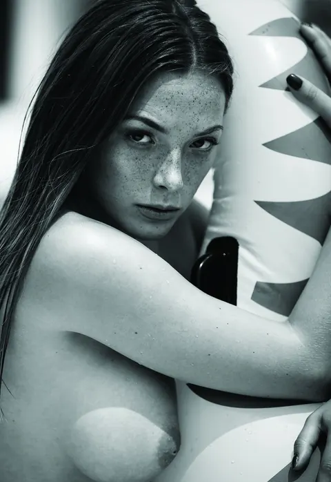 Olga Kobzar: Tall Brunette Shows Off Her Big Natural Tits – photo 6 of 15