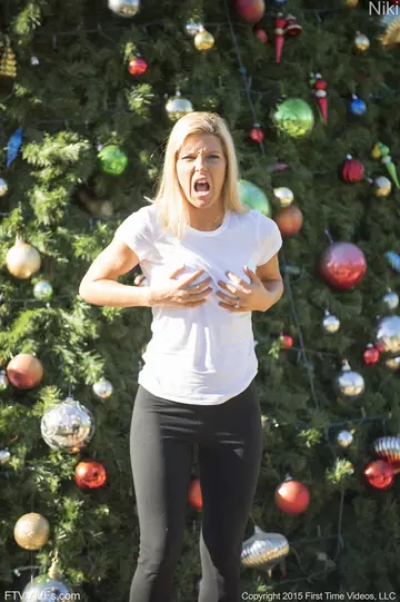 Blonde MILF Spreads Her Shaved Pussy in the Garden