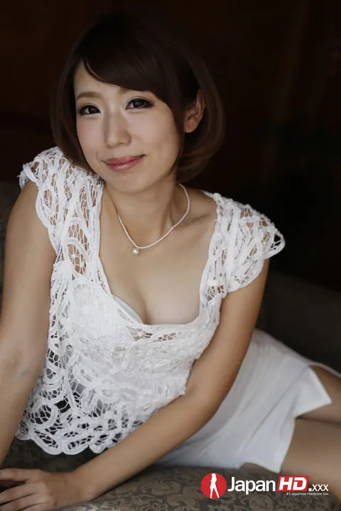 Seira Matsuoka: Japanese Woman Smiles and Poses in Her Maid Uniform – photo 21 of 21