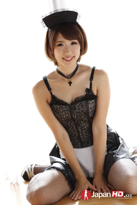 Seira Matsuoka: Japanese Woman Smiles and Poses in Her Maid Uniform – photo 5 of 21
