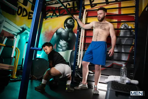 Athletic Man Has Anal Sex with a Partner While Kissing – photo 4 of 16
