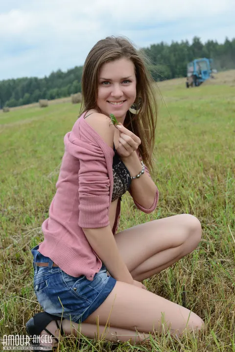 Rumba: Brunette Squats in Shorts and Spreads on Hay – photo 20 of 20