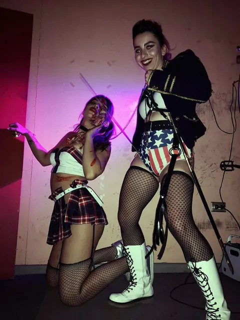 Trans Woman Kisses Partner in Lesbian Encounter – photo 12 of 15