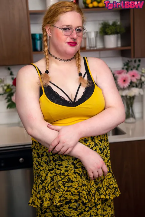 Trans BBW Undresses and Poses Nude Front and Back – photo 1 of 16