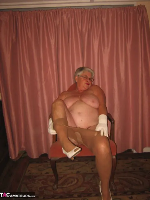 BBW MILF Strips Out of Her Pantyhose and Glasses – photo 14 of 20