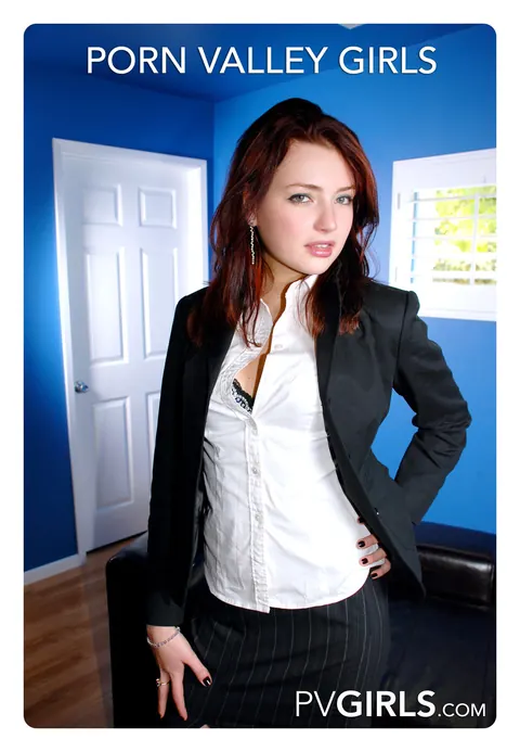 Woman Undresses Fully and Displays Her Body Front and Back – photo 3 of 16