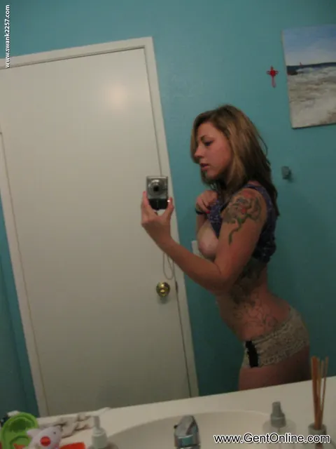 Busty Woman Strips and Fingers Her Pussy Outdoors – photo 5 of 21