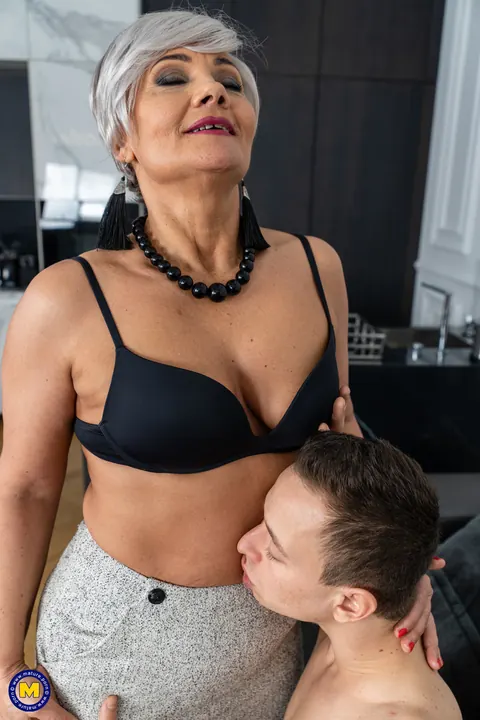 European MILF Fucks on the Sofa and Kisses Her Man – photo 5 of 21