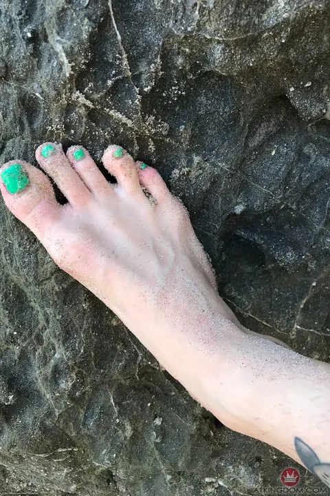 Mi Ha Doan: Petite Asian Brunette Spreads Her Hairy Pussy on the Beach – photo 4 of 20